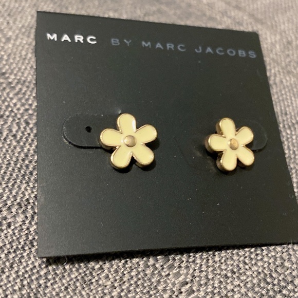 Marc Jacobs Daisy stud earrings
